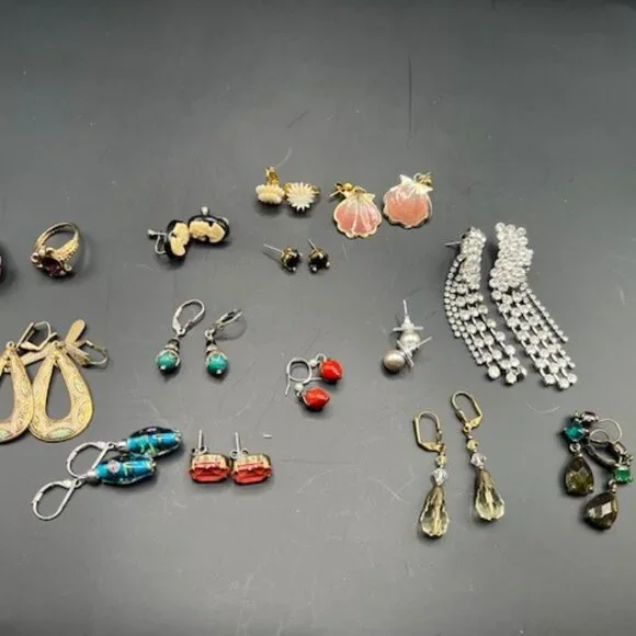 New Year's Eve Show Bundles - Pick 1 Beauty Bundle and get TWO Jewelry Items! - Picture 12 of 16